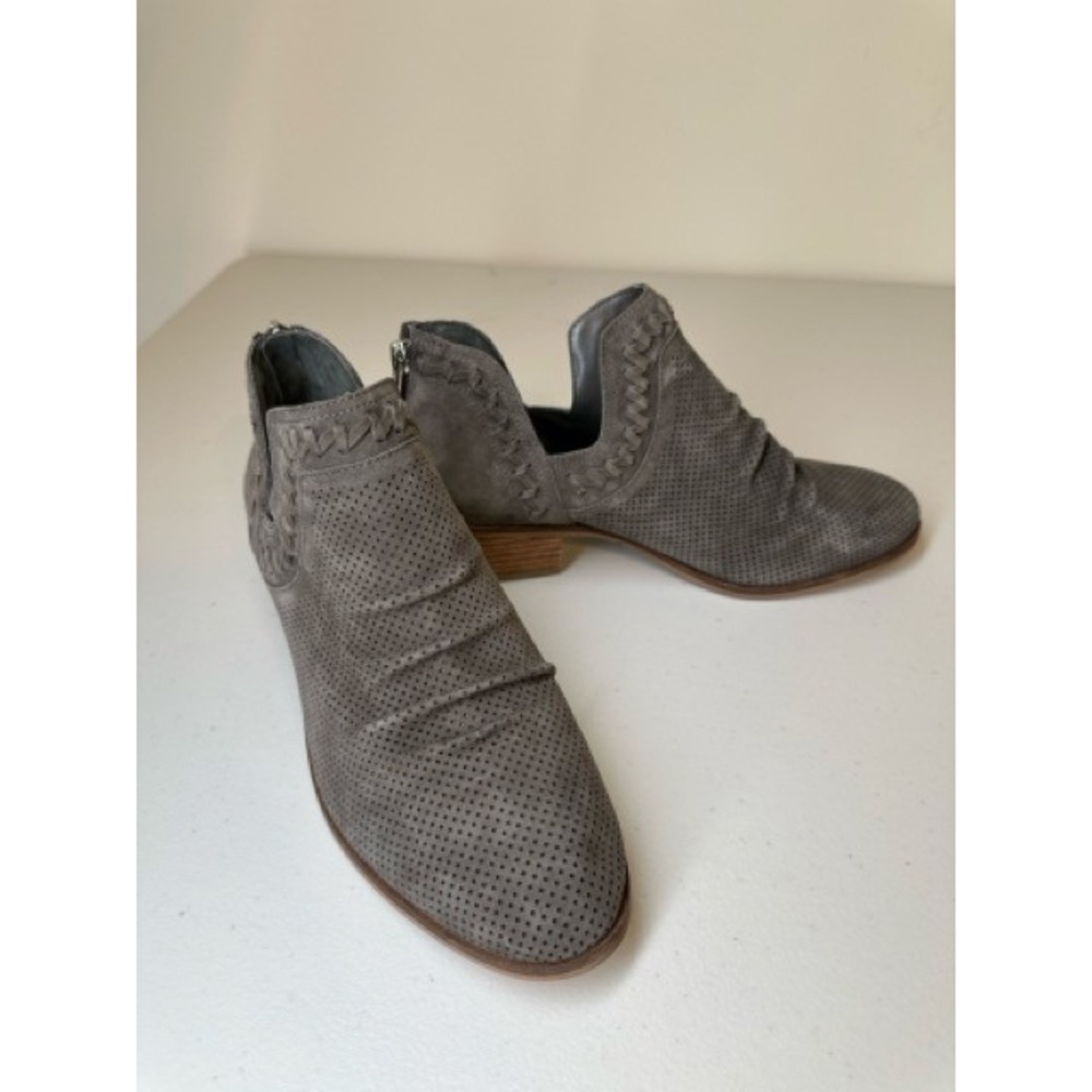 Vince Camuto Palmina Perforated Suede Ankle Booties Taupe Gray NWOT Size 9.5